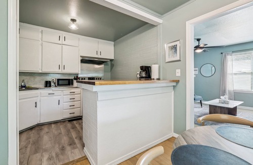 Midwest City Apartment | 2BR Apt | 5 min to Rose State College | Kitchen, Wi-Fi, Free Parking #L1