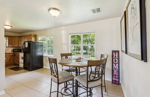 Central Oklahoma City Apartment | 2BR Apt | 5 min to OKC Zoo & Remington Park | Kitchen, Wi-Fi, Free Parking #TA