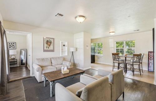 Central Oklahoma City House | 2BR Apt 5 mins OKC Zoo Monthly 15 Off #TA