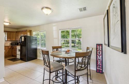Central Oklahoma City House | 2BR Apt 5 mins OKC Zoo Monthly 15 Off #TA