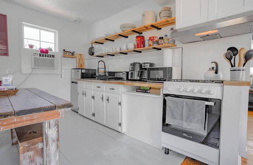 Central Oklahoma City Apartment | 2BR Apt | 8 min to Integris Baptist Medical | Kitchen, Wi-Fi, Free Parking #N39