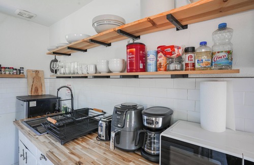 Central Oklahoma City Apartment | 2BR Apt | 8 min to Integris Baptist Medical | Kitchen, Wi-Fi, Free Parking #N39