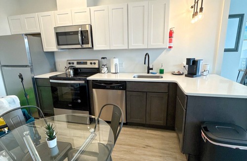Elizabeth Apartment | 2BR apt close to EWR Airport 1831
