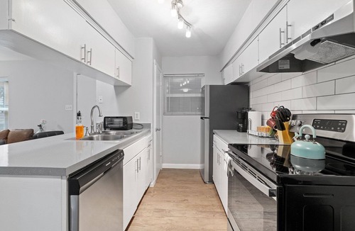 Hyde Park Apartment | 2BR apt in Austin Close to UT 1343