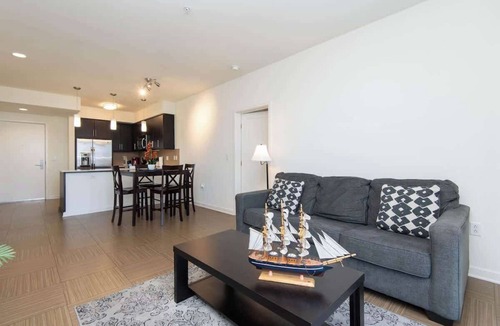 Del Rey Apartment | 2BR Apt Marina Del Rey with pool and hot tub