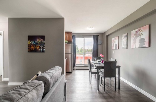 Hamilton Apartment | 2BR Apt - Near Downtown Hamilton - Sleeps 6