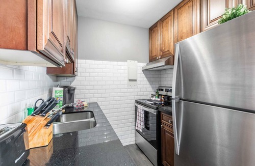 Hamilton Apartment | 2BR Apt - Near Downtown Hamilton - Sleeps 6