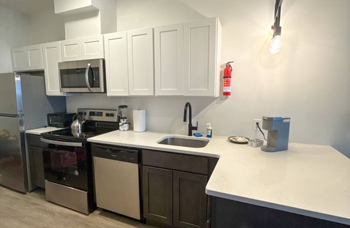 Elizabeth Apartment | 2BR apt near EWR 1311