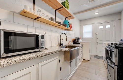 Central Oklahoma City Apartment | 2BR Apt Near St. Anthony Hospital Kitchen, Wi-Fi, Free Parking #31