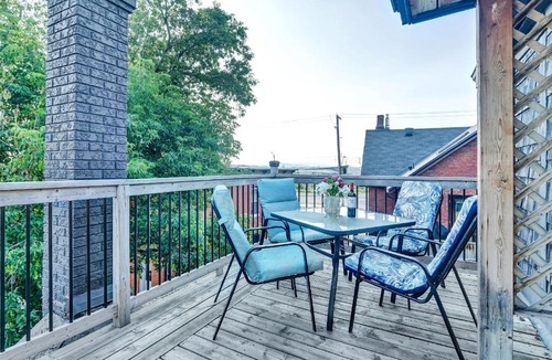 Centretown West Apartment | 2BR Apt with Netflix and access to Rooftop Terrace
