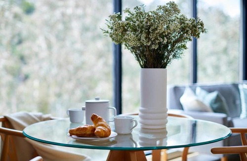 Abbotsford Apartment | 2BR Apt With Yarra River Views & Parking