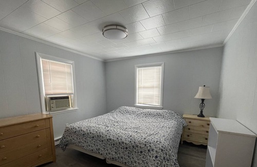 Fifth Ward Apartment | 2BR Apt Yachting Village with Parking!