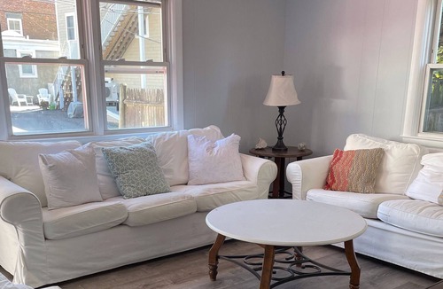 Fifth Ward Apartment | 2BR Apt Yachting Village with Parking!