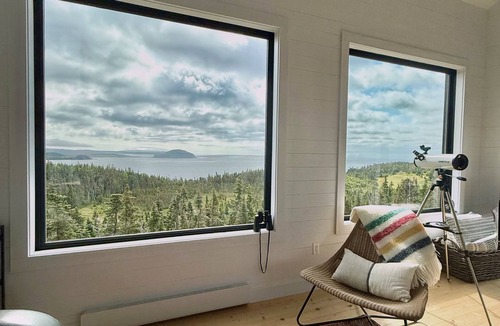 Terra Nova House | 2BR Architect-Designed Oceanview Escape With Deck
