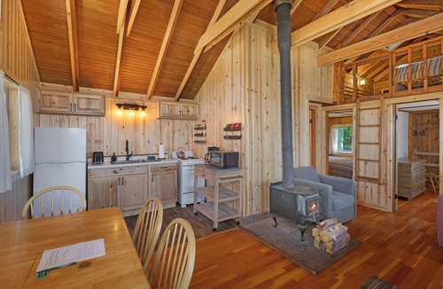 Eastsound Cabin | 2BR Beachfront Cabin w/loft - steps from prime west-facing beach!
