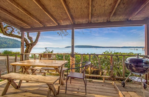Eastsound Cabin | 2BR Beachfront Cabin w/loft - steps from prime west-facing beach!