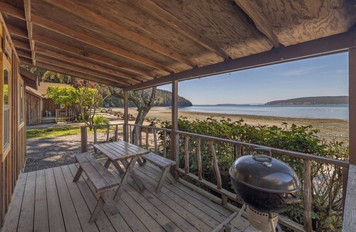 Eastsound Cabin | 2BR Beachfront Cabin w/loft - steps from prime west-facing beach!