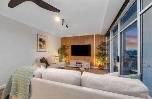 Biggera Waters Apartment | 2BR Beachfront Pool Spa Sauna