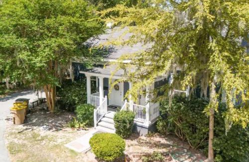Thunderbolt Apartment | 2BR Boho Chic Duplex, Savannah - Near Tybee Island!