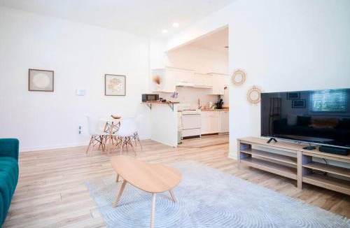 Thunderbolt Apartment | 2BR Boho Chic Duplex, Savannah - Near Tybee Island!