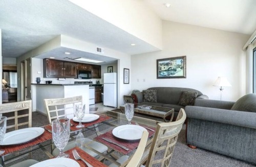 Seven Coves Condo | ☘2BR Breathtaking⭐Sunrise Waterfront Balcony⭐Condo