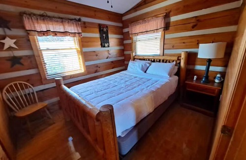 Fancy Gap Cabin | 2BR Cabin with Jacuzzi and Mountain Views - Cabin 5
