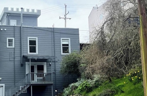 Silver Terrace House | 2br Castle on the Hill w/VIEWS