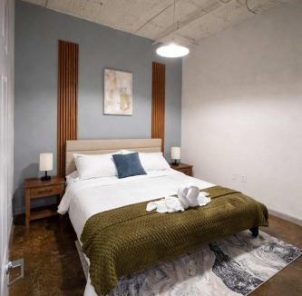 River Market Apartment | 2BR Central KC Stay - Pet Friendly Rooftop & Gym
