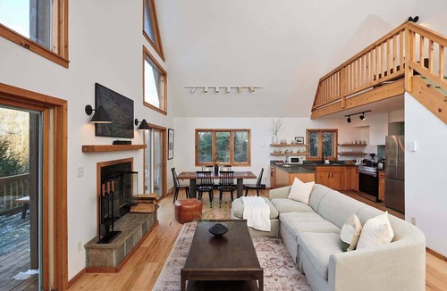 Roscoe House | 2BR Chalet: Deck, Fireplace, Loft, Forest Views
