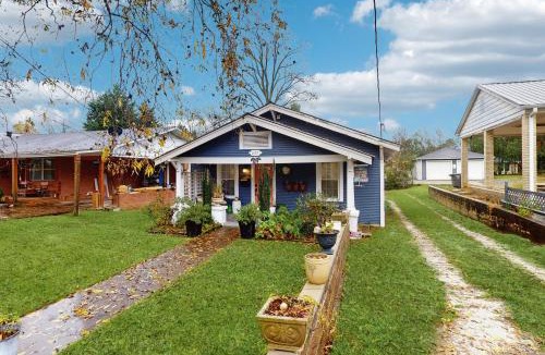 Hot Springs House | 2BR Charming Cottage Mins From Oaklawn Race Track