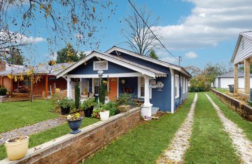 Hot Springs House | 2BR Charming Cottage Mins From Oaklawn Race Track