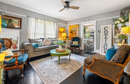 Hot Springs House | 2BR Charming Cottage Mins From Oaklawn Race Track