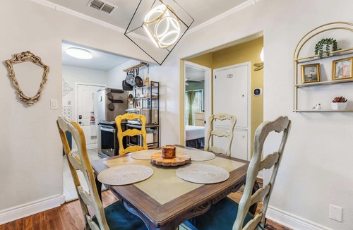 Del Mar House | ‼️2BR Chateau w/Outdoor BBQ in Corpus Christi