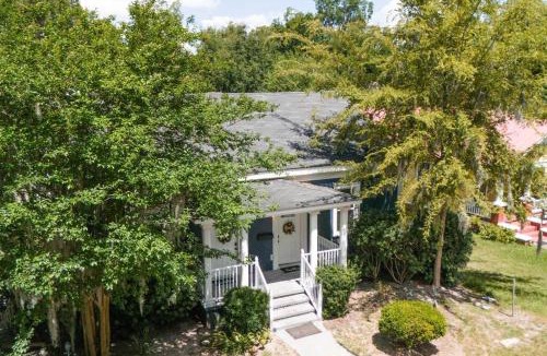 Thunderbolt Apartment | 2BR Chic Duplex - Firepit - Perfect for Travel