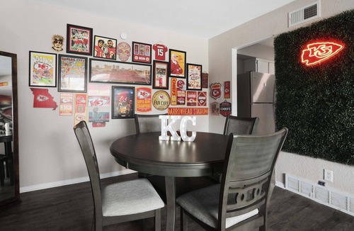 Rosedale Apartment | 2BR Chiefs Themed Apt King Beds FIFA WC 26!