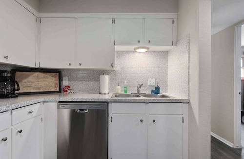 Rosedale Apartment | 2BR Chiefs Themed Apt King Beds FIFA WC 26!