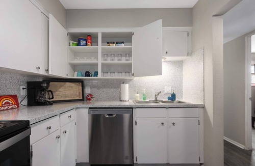 Rosedale Apartment | 2BR Chiefs Themed Apt King Beds FIFA WC 26!