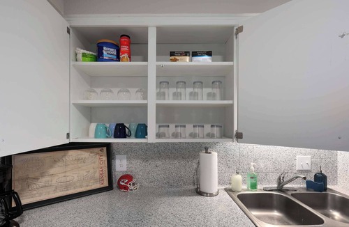 Rosedale Apartment | 2BR Chiefs Themed Apt King Beds FIFA WC 26!