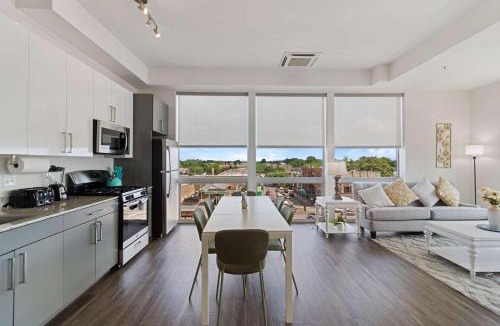 Palmer Square Apartment | 2BR City Loft Sweeping Glass Views