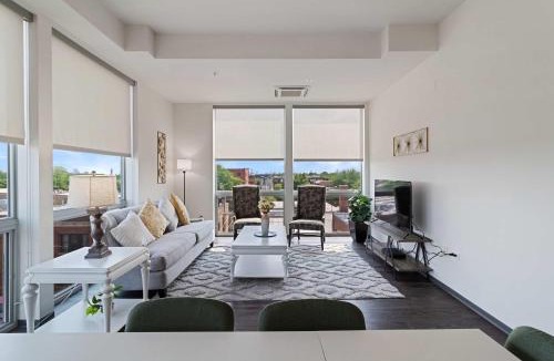 Palmer Square Apartment | 2BR City Loft Sweeping Glass Views