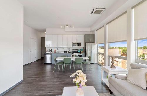 Palmer Square Apartment | 2BR City Loft Sweeping Glass Views