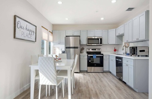 Del Mar Apartment | 2BR Coastal Suite Walk to McGee Beach