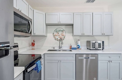 Del Mar Apartment | 2BR Coastal Suite Walk to McGee Beach