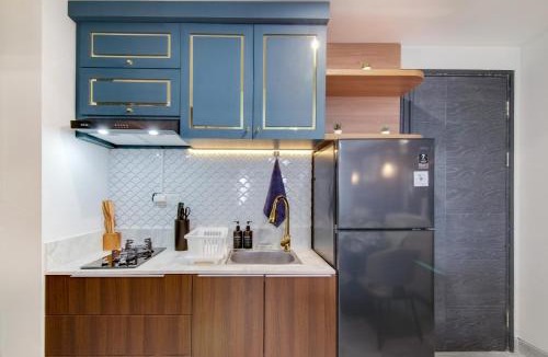 Pinang Apartment | 2BR Collins Art Deco W Pool & Playstation 5