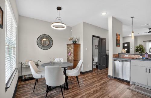 College Station Apartment | 2BR Condo in College Station
