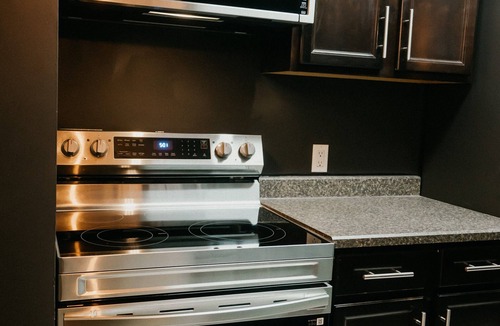 Legislature Condo | 2BR Condo in Winnipeg Downtown | Free Secure Parking | Near RBC & Jets Arena