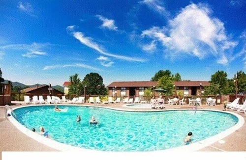 Pigeon Forge Condo | 2br Condo Re-modeled Great Smokey Mountains Dollywood Old Mill July 4th