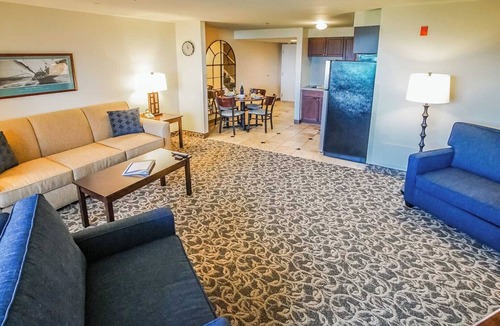 Ocean Drive Condo | 2BR Condo w/Bay Views & Fireplace