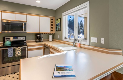 Leavenworth Condo | 2BR condo with mountain views & spa access.