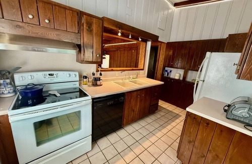 Winston - Salem House | 2BR Cottage, walk to Wake Forest
